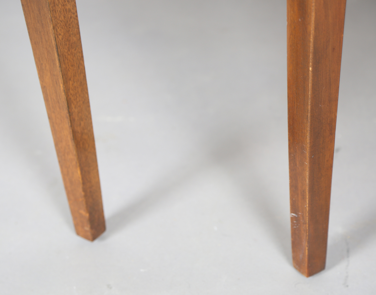 A pair of mid-20th century French mahogany lamp tables of retro design, the quarter-veneered tops - Image 5 of 8