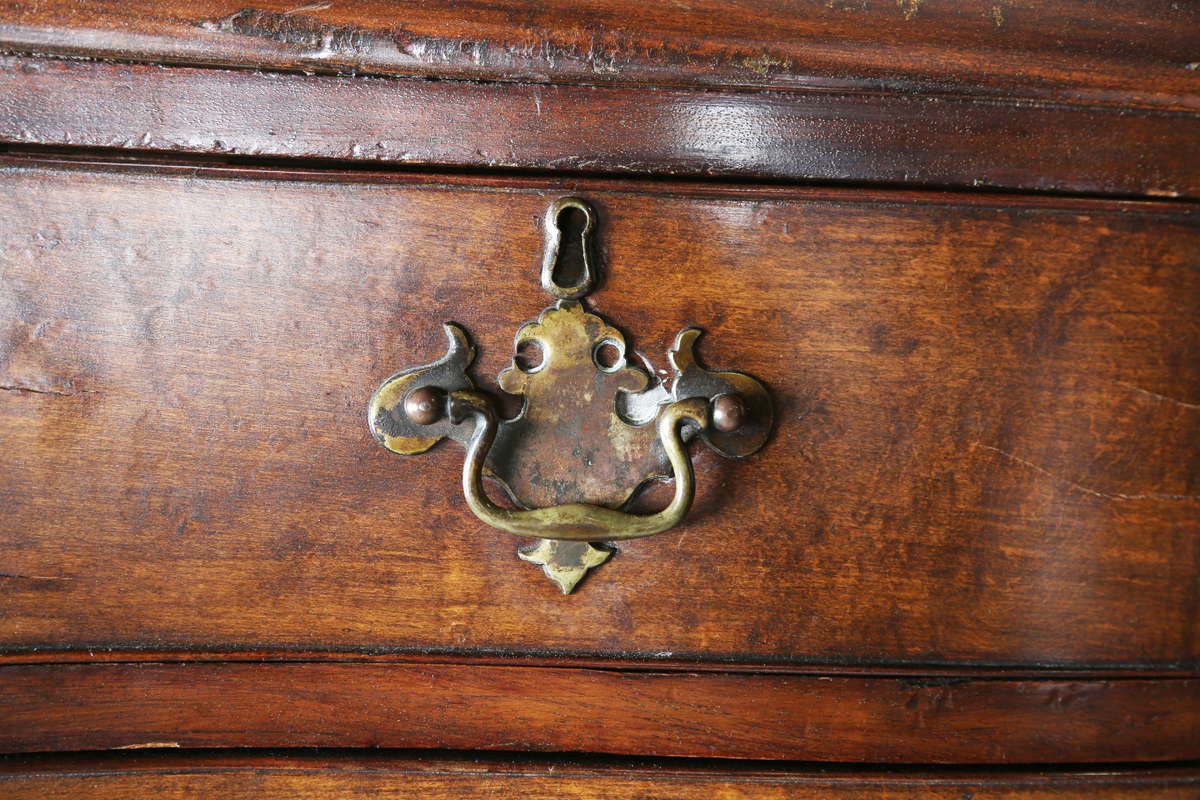 A 20th century George III style mahogany serpentine fronted chest-on-chest, raised on splayed - Image 12 of 15