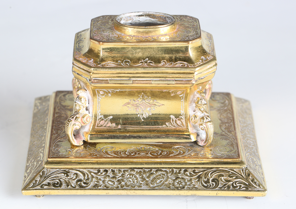 An early 19th century gilt metal inkwell of sarcophagus form, engraved with floral bands and - Image 4 of 9