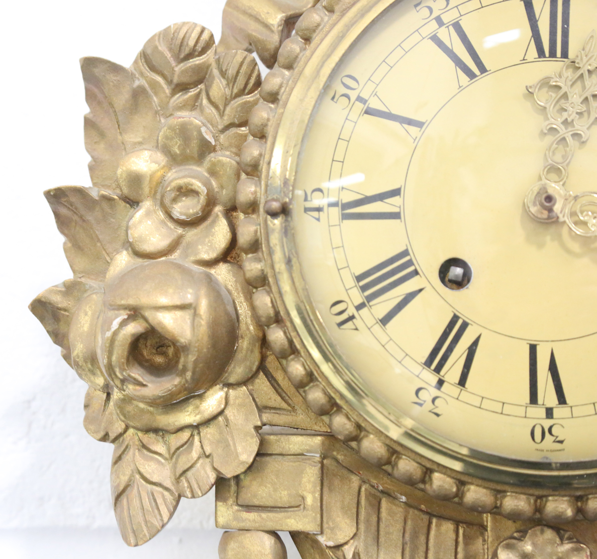 A mid-20th century giltwood and gesso cartel style wall clock with eight day movement striking on - Image 7 of 10