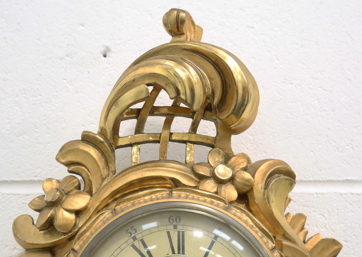 An early 20th century carved giltwood and gesso cartel style wall clock with Swiss eight day - Image 5 of 6