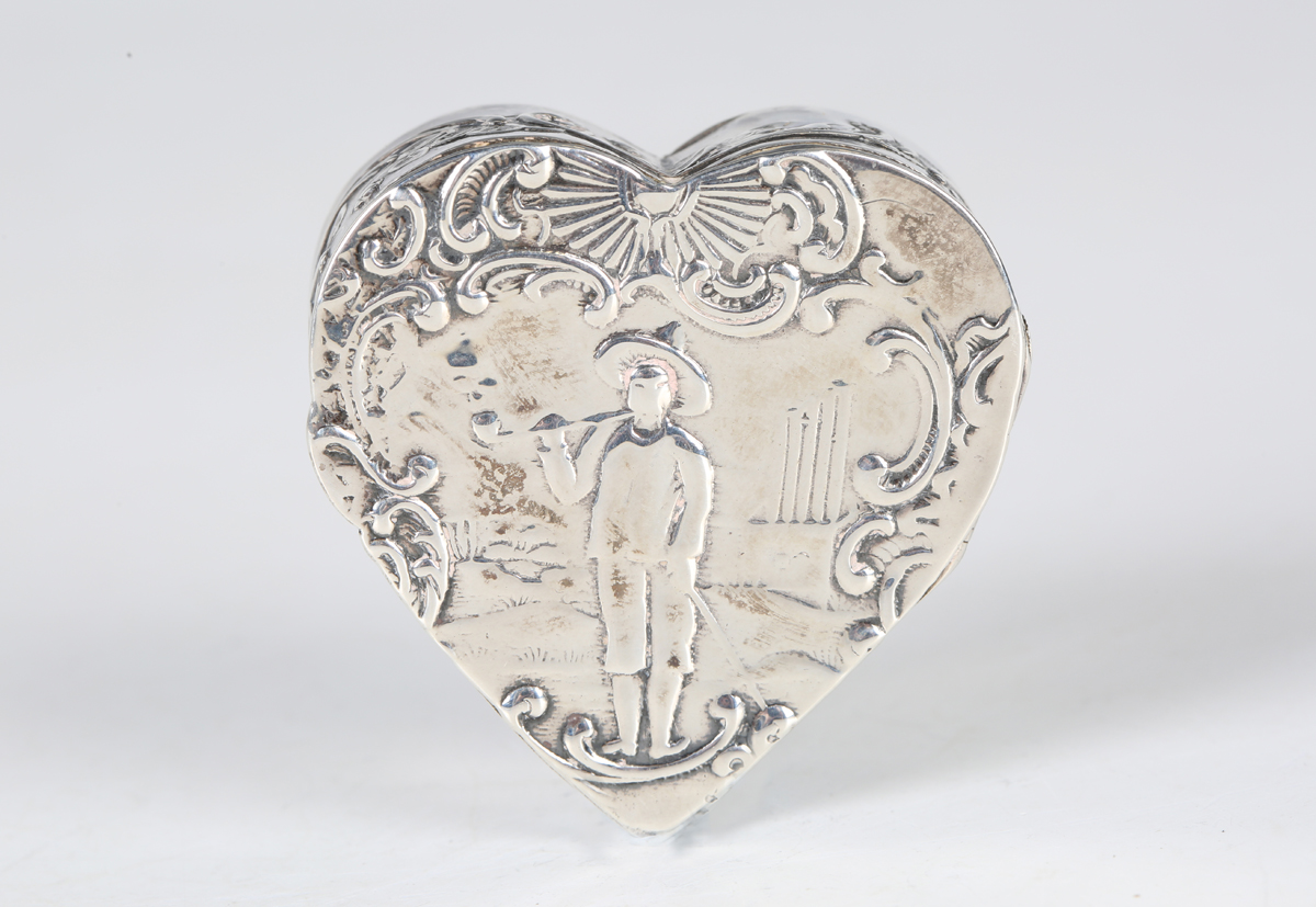 A late Victorian silver heart shaped box, the hinged lid embossed with an exterior scene and a man - Image 5 of 5