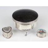 A late Victorian silver heart shaped ring box and cover with half spiral reeded decoration, London