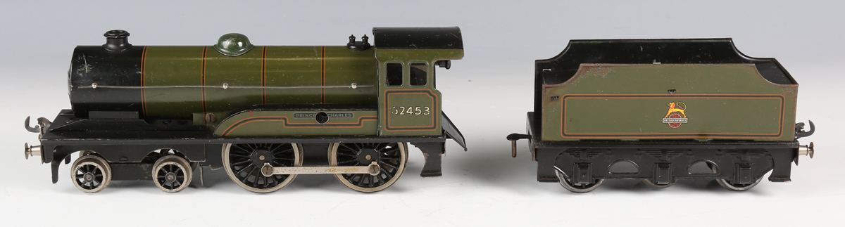 A Bassett-Lowke gauge O clockwork 4-4-0 locomotive 62453 'Prince Charles' and tender, BR green and - Image 8 of 8