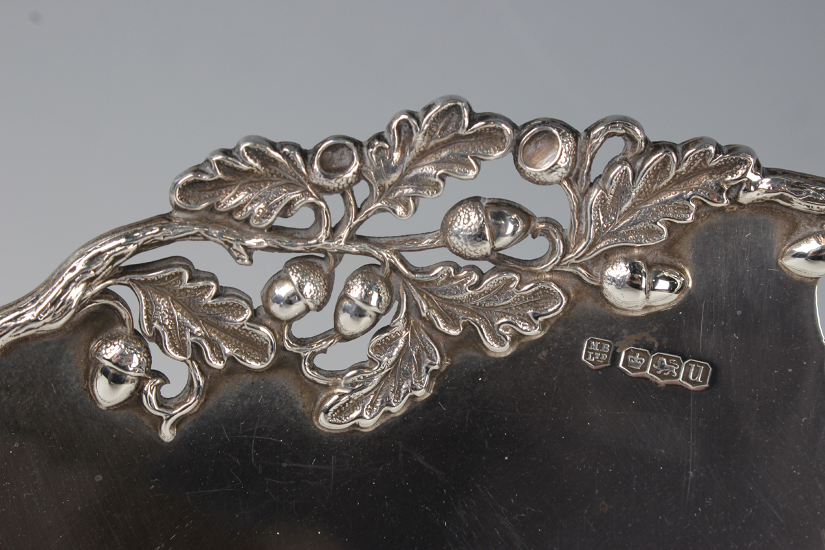 A George VI silver circular low tazza, the naturalistic rim cast with pierced acorn and oak leaf - Image 4 of 5