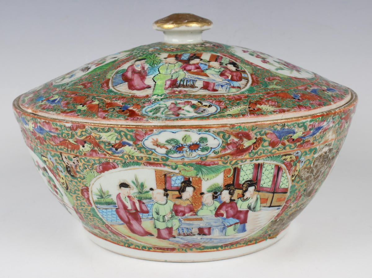 A Chinese Canton famille rose porcelain circular tureen and cover, mid-19th century, typically - Image 9 of 10