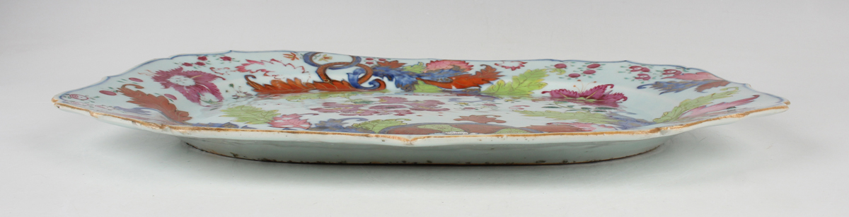 A graduated pair of Chinese pseudo tobacco leaf pattern export porcelain meat dishes, each - Image 5 of 25