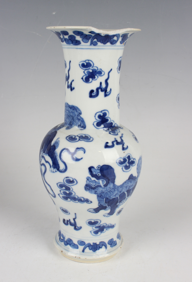 A small group of Chinese blue and white porcelain, mostly late 19th century, including a baluster - Image 35 of 36