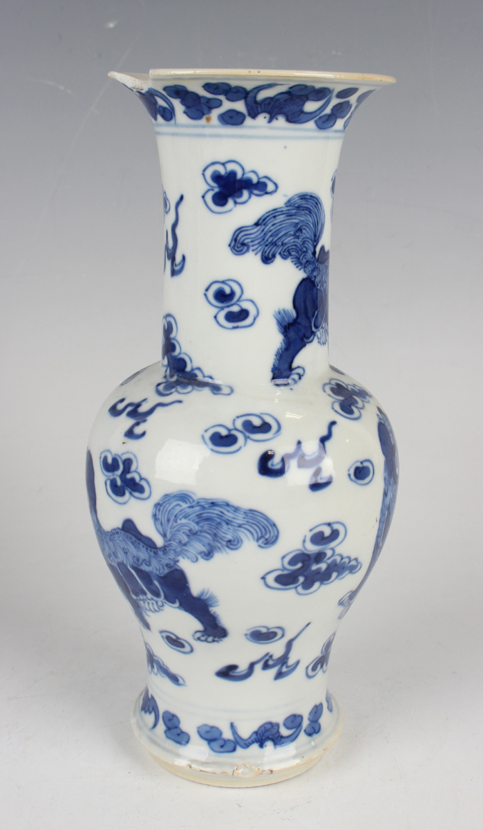 A small group of Chinese blue and white porcelain, mostly late 19th century, including a baluster - Image 34 of 36