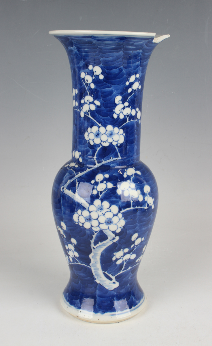 A Chinese blue and white porcelain 'phoenix tail' vase, late 19th century, painted with blossoming - Image 27 of 29