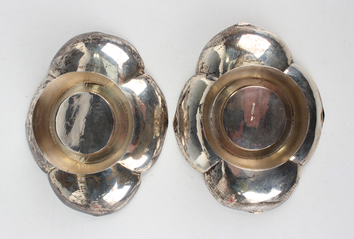 A pair of Chinese porcelain teabowls with silver covers and stands, mid-20th century, each bowl - Image 5 of 19