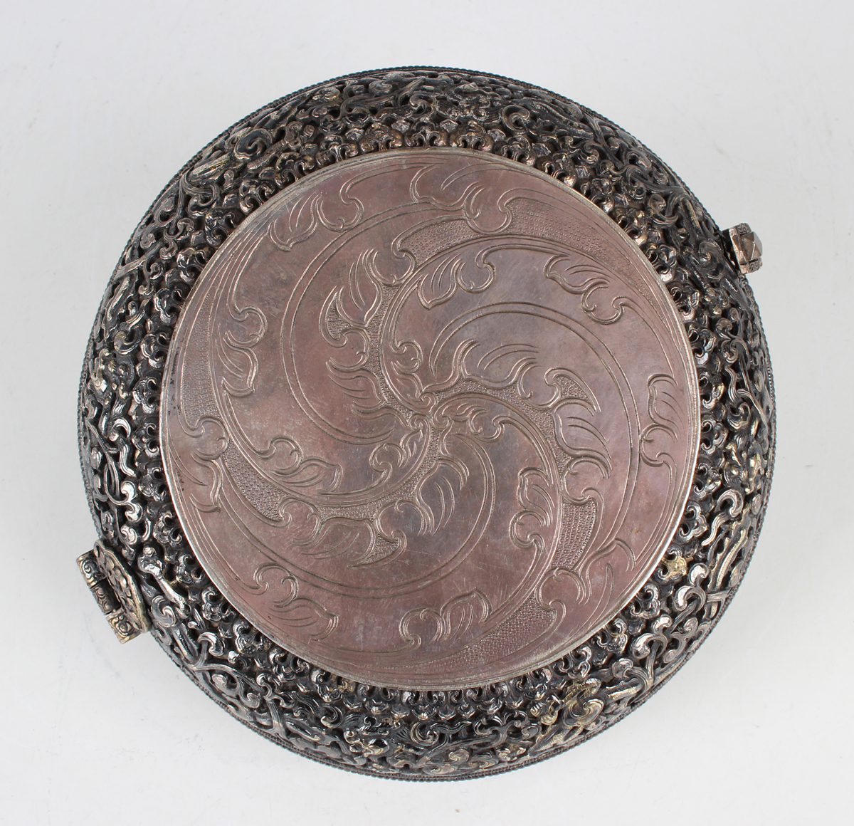 A South-east Asian white metal and parcel gilt circular box and cover, probably Tibetan or Chinese - Image 2 of 8