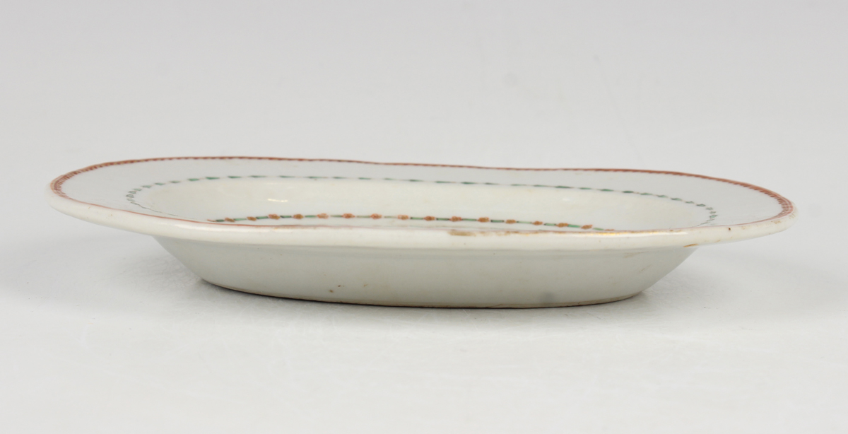 A small group of Chinese export porcelain, Qianlong period, comprising a pair of oval dishes, length - Image 16 of 23