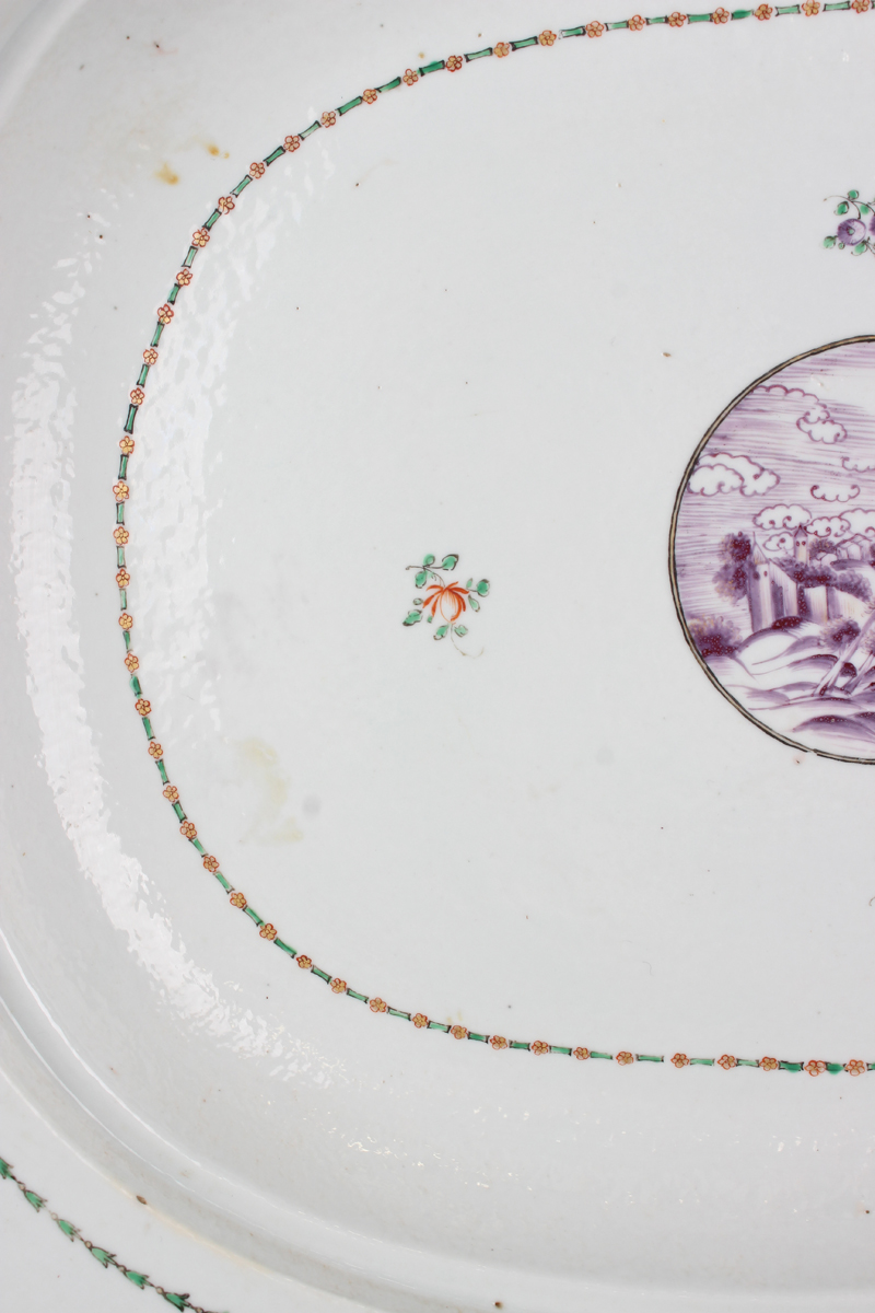 A Chinese export porcelain meat dish and strainer, Qianlong period, the meat dish with shaped rim, - Image 13 of 15