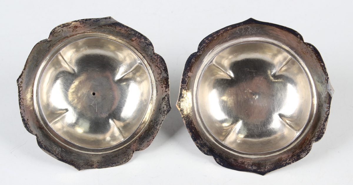 A pair of Chinese porcelain teabowls with silver covers and stands, mid-20th century, each bowl - Image 2 of 19