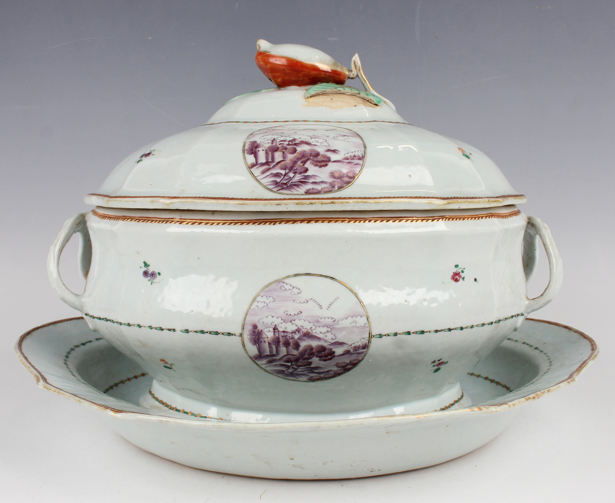 A Chinese export porcelain soup tureen, cover and stand, Qianlong period, each of shaped oval - Image 2 of 20