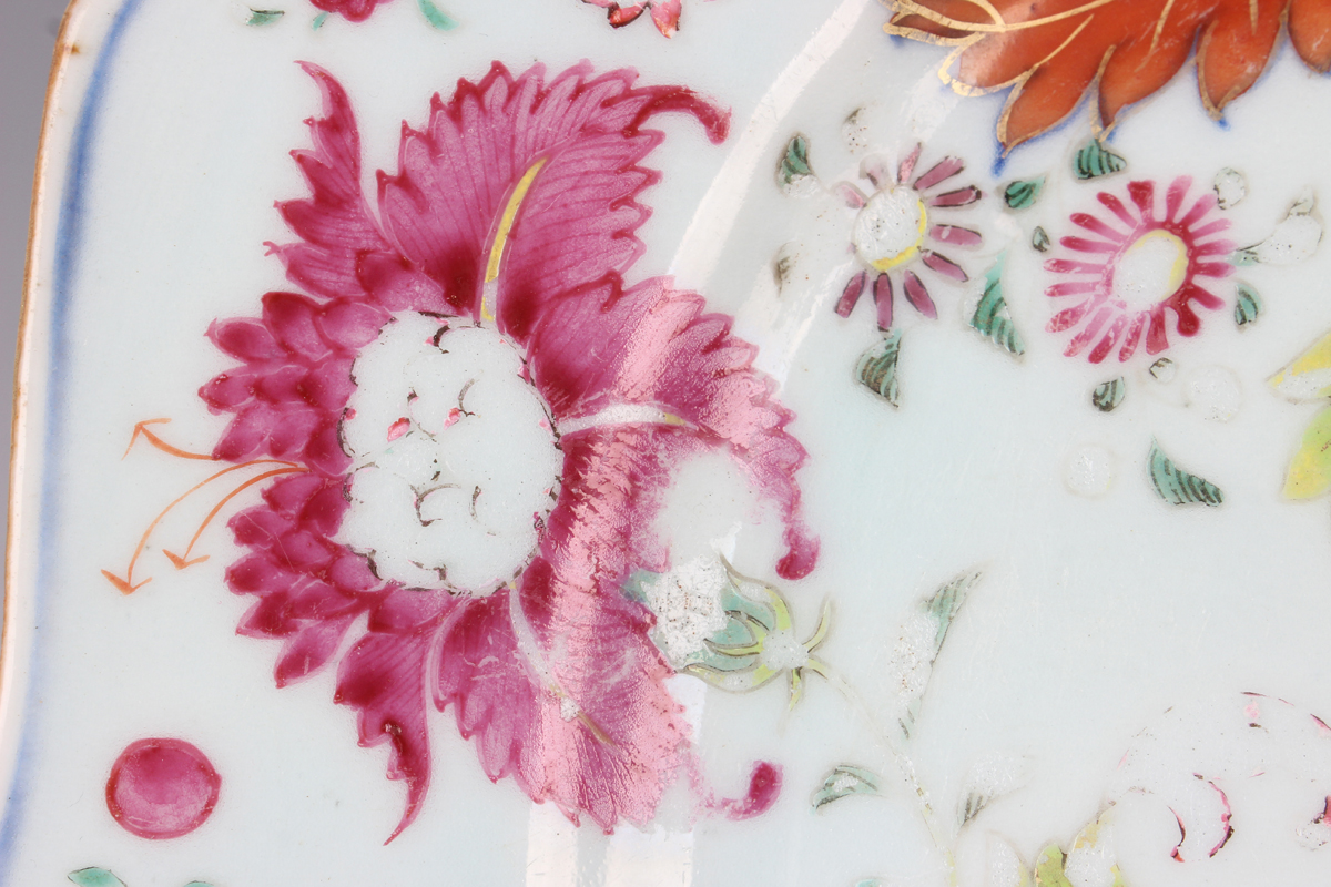 A graduated pair of Chinese pseudo tobacco leaf pattern export porcelain meat dishes, each - Image 10 of 25