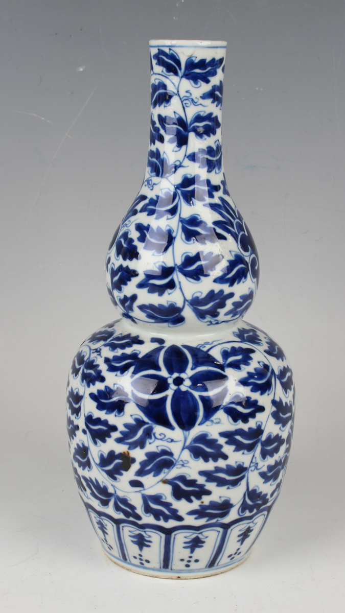 A small group of Chinese blue and white porcelain, late 19th century, comprising a prunus- - Image 17 of 26