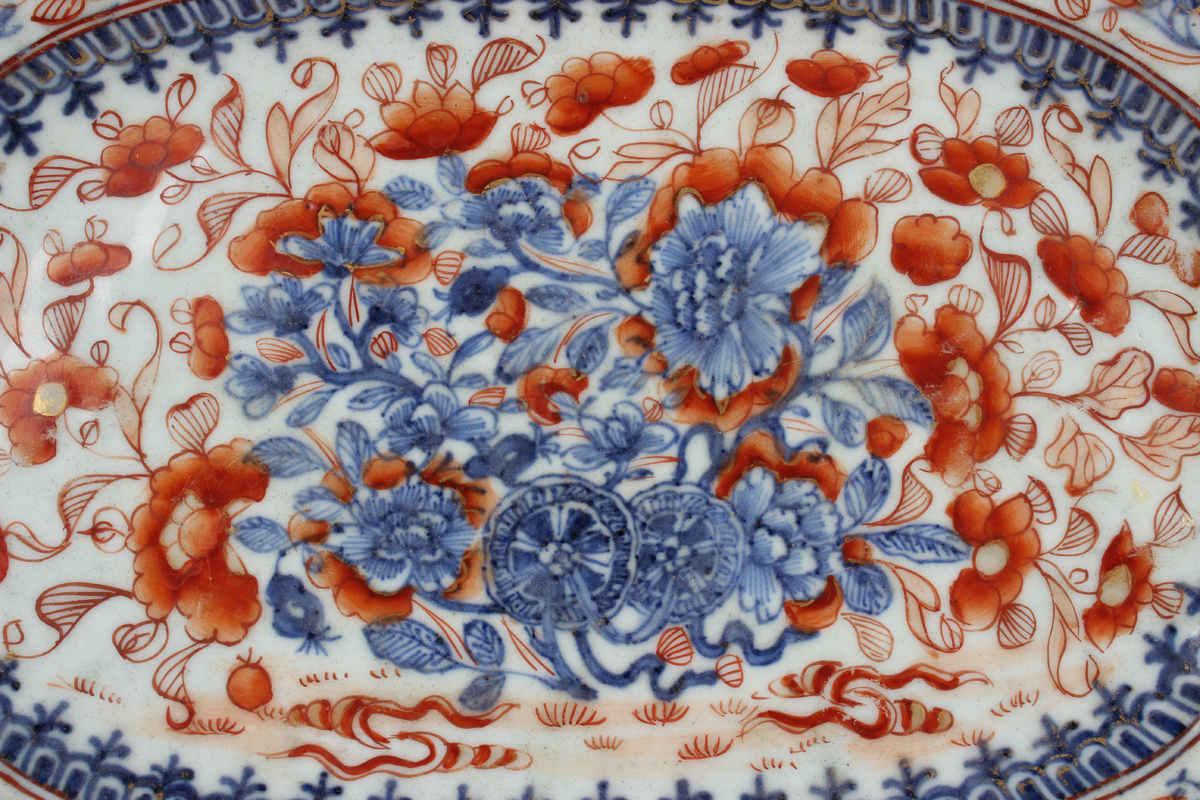 A Chinese Imari export porcelain meat plate, Qianlong period, painted and gilt with flowers, - Image 6 of 6