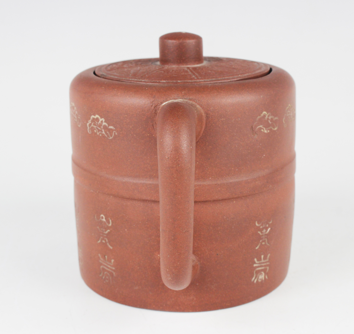 A Chinese Yixing stoneware teapot and cover, late Qing dynasty, the cylindrical body impressed - Image 10 of 12