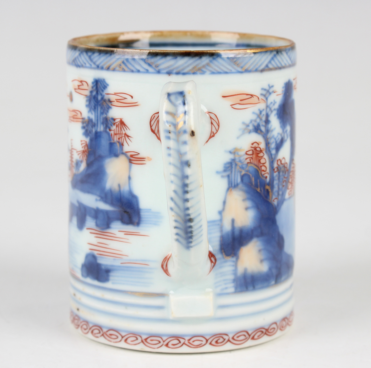 A small group of Chinese pottery, including an Imari mug, Kangxi period, painted with a coastal - Image 32 of 35