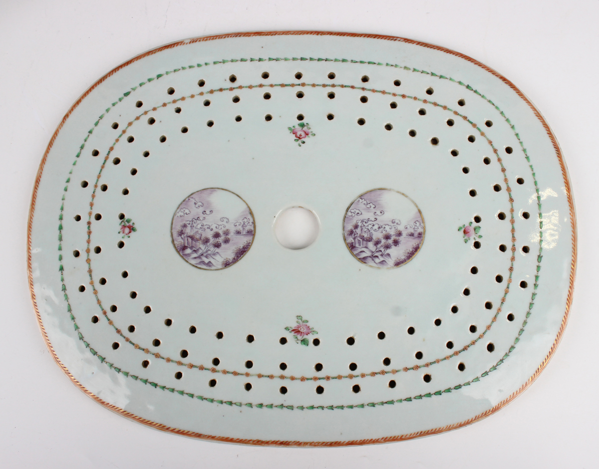 A Chinese export porcelain meat dish and strainer, Qianlong period, the meat dish with shaped rim, - Image 6 of 15