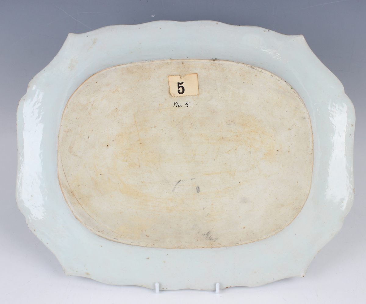 A graduated set of three Chinese export porcelain meat dishes, Qianlong period, each with shaped - Image 9 of 18