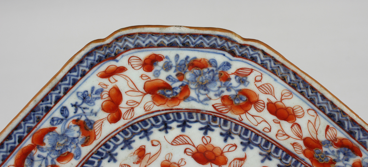 A Chinese Imari export porcelain meat plate, Qianlong period, painted and gilt with flowers, - Image 3 of 6