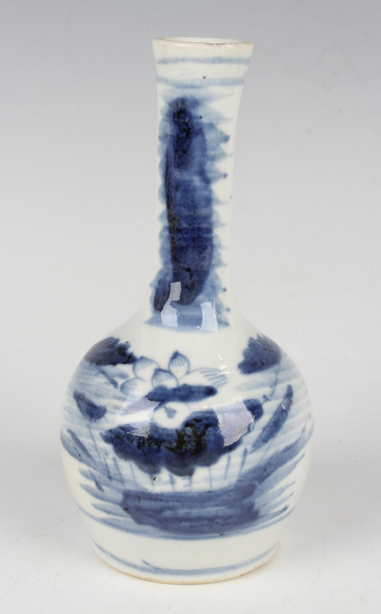 A small group of Chinese blue and white porcelain, mostly late 19th century, including a baluster - Image 8 of 36