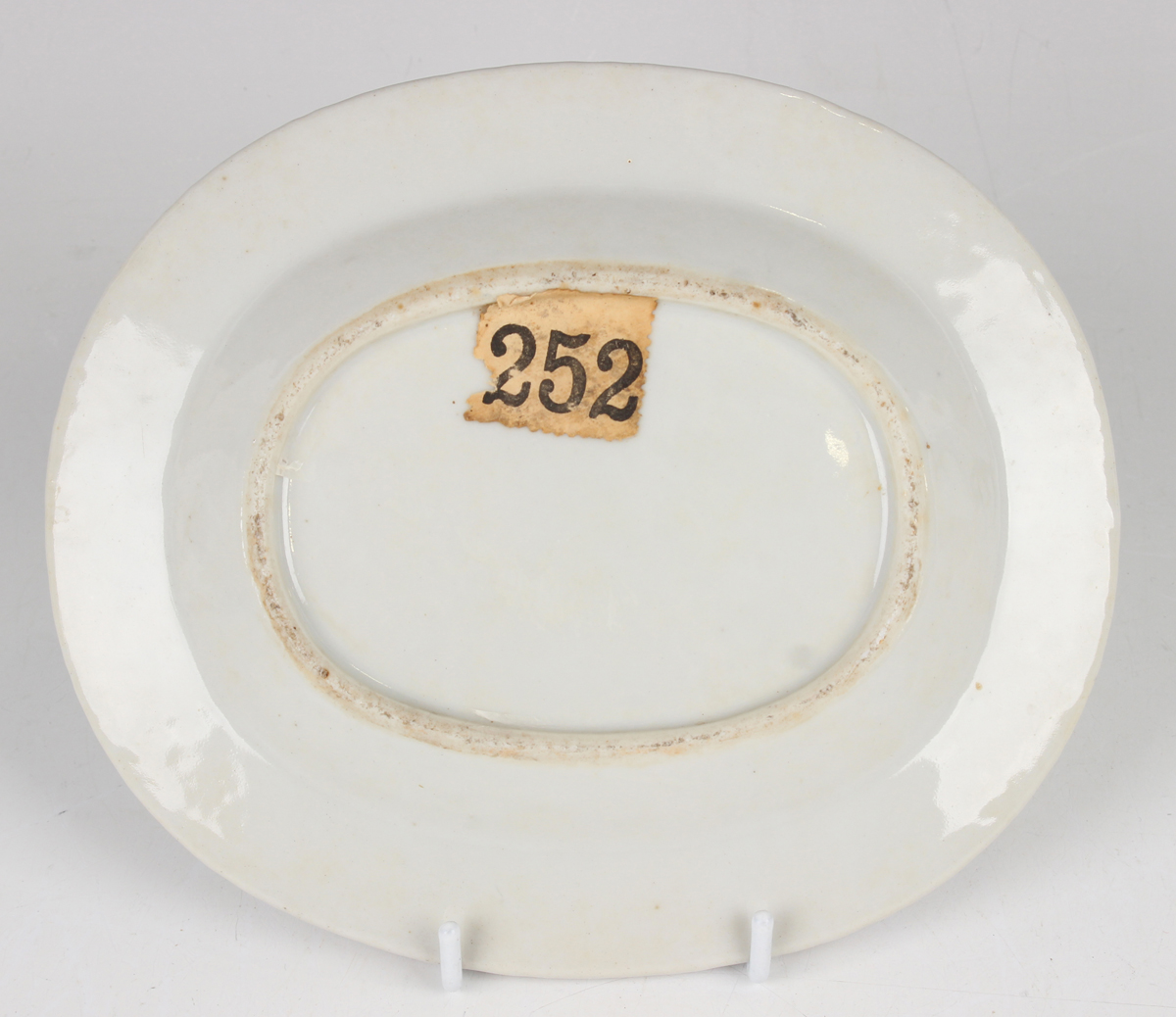 A small group of Chinese export porcelain, Qianlong period, comprising a pair of oval dishes, length - Image 21 of 23