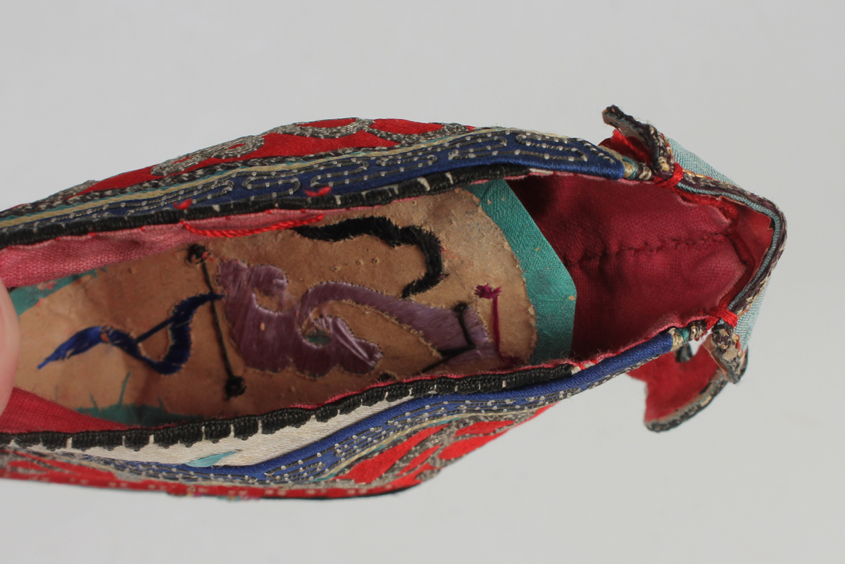 A small collection of Chinese export silkwork, late Qing dynasty, including a collar, decorated with - Image 20 of 43