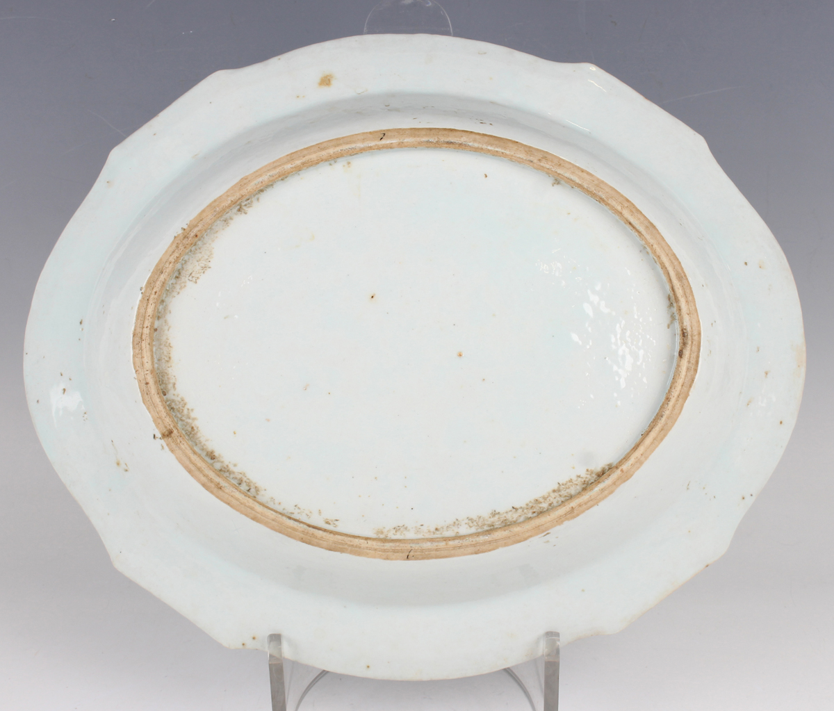 A Chinese export porcelain soup tureen, cover and stand, Qianlong period, each of shaped oval - Image 4 of 20