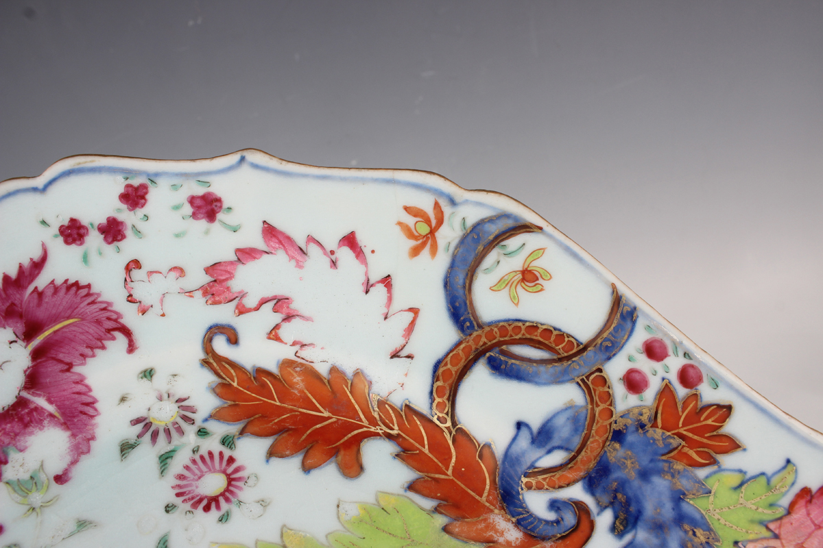 A graduated pair of Chinese pseudo tobacco leaf pattern export porcelain meat dishes, each - Image 2 of 25