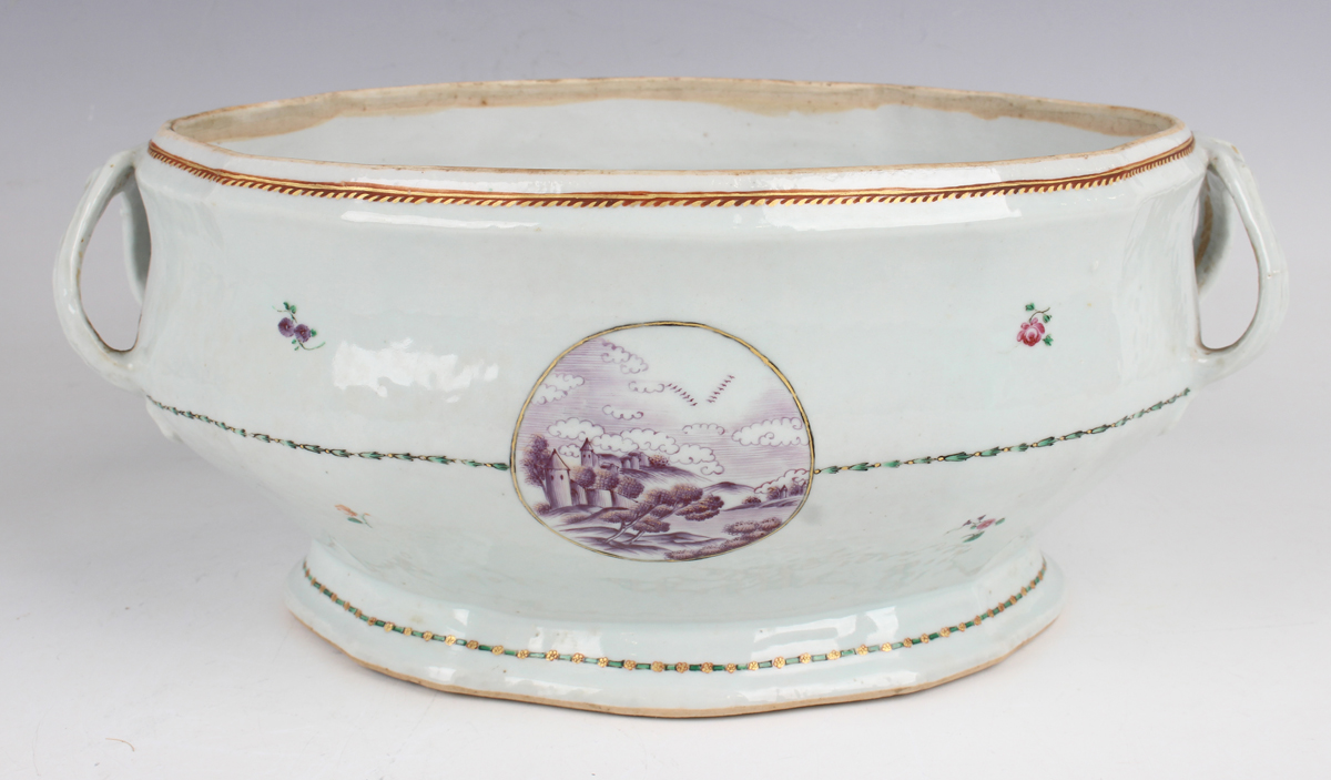 A Chinese export porcelain soup tureen, cover and stand, Qianlong period, each of shaped oval - Image 12 of 20