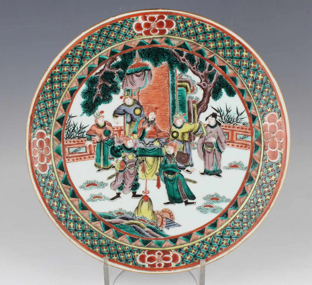 A Chinese famille verte porcelain circular dish, Guangxu period, painted with a figural scene within