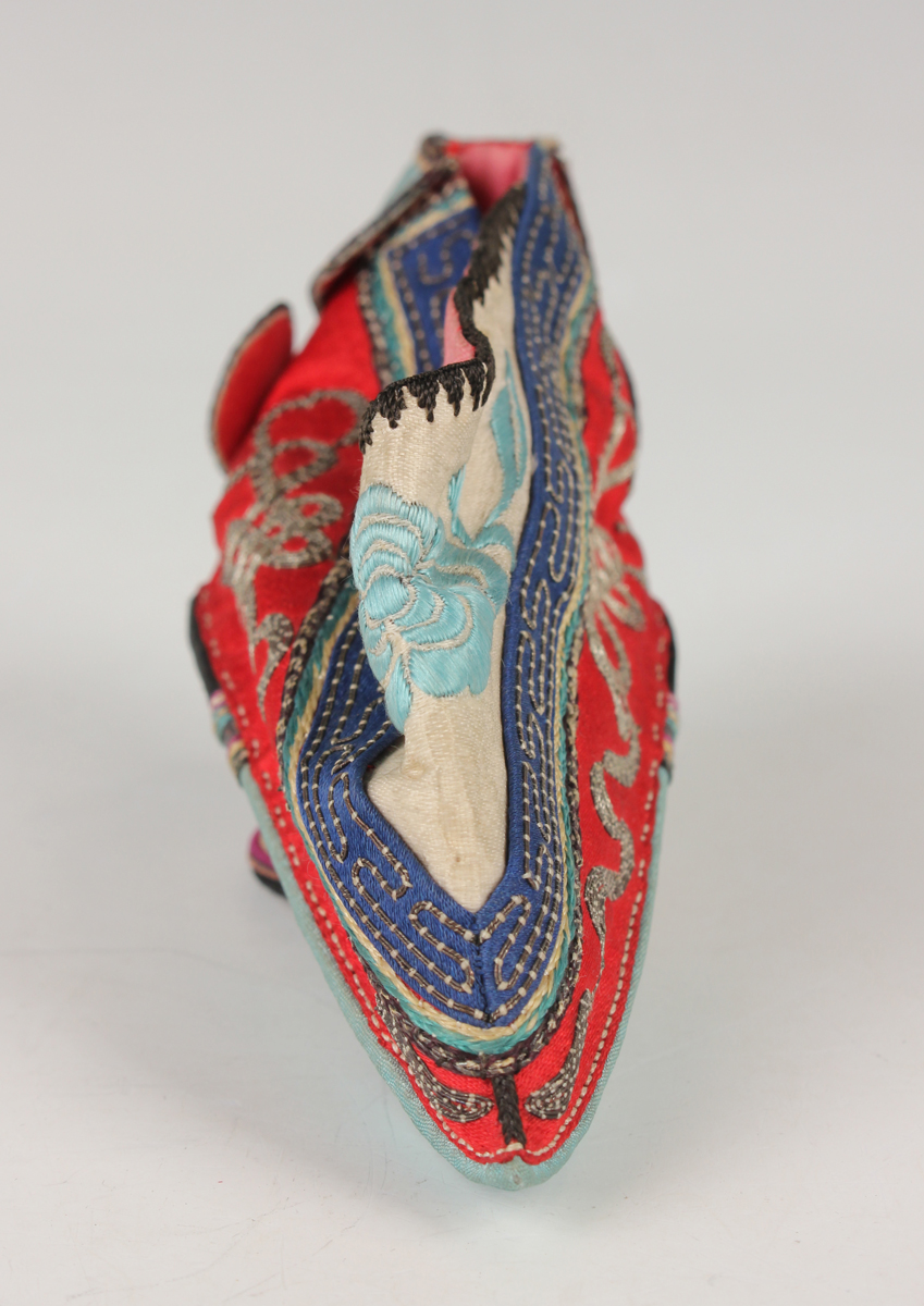 A small collection of Chinese export silkwork, late Qing dynasty, including a collar, decorated with - Image 28 of 43
