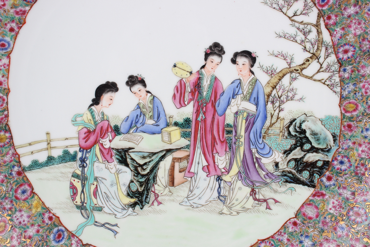 A Chinese famille rose porcelain circular charger dish, mark of Qianlong but 20th century, painted - Image 7 of 7