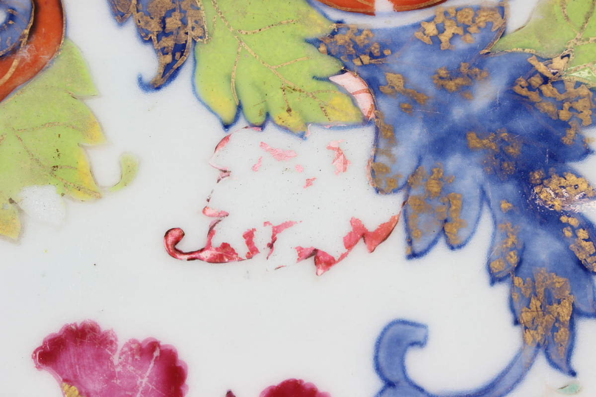 A graduated pair of Chinese pseudo tobacco leaf pattern export porcelain meat dishes, each - Image 8 of 25