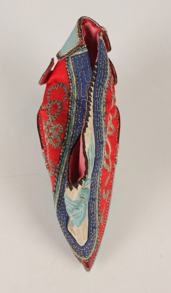 A small collection of Chinese export silkwork, late Qing dynasty, including a collar, decorated with - Image 27 of 43