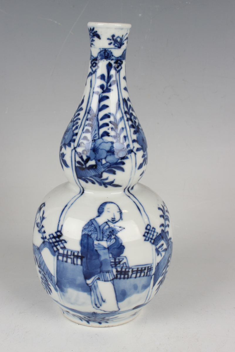 A Chinese blue and white porcelain double gourd shaped vase, mark of Kangxi but late 19th century, - Image 23 of 25