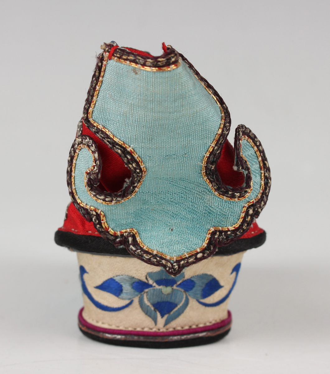 A small collection of Chinese export silkwork, late Qing dynasty, including a collar, decorated with - Image 30 of 43