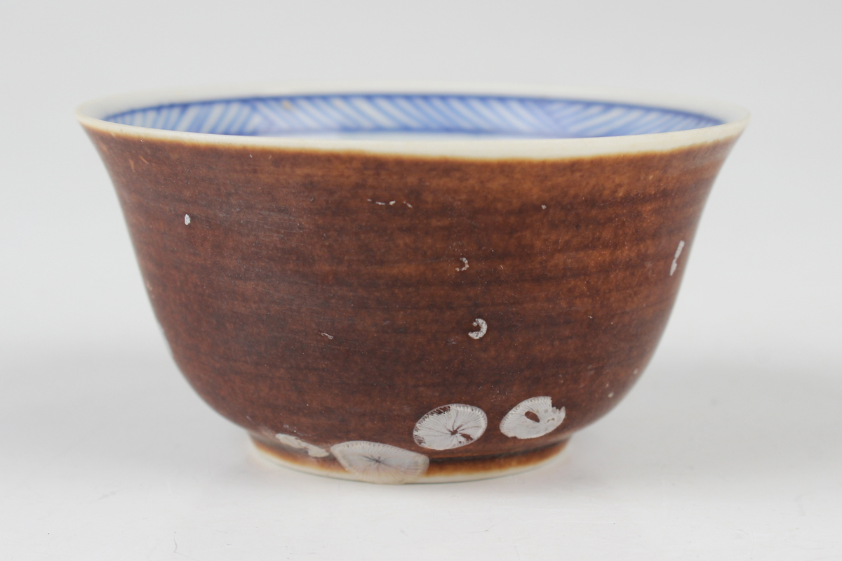 A Chinese Ca Mau shipwreck blue and white Batavian export porcelain teabowl, circa 1730, the - Image 12 of 13
