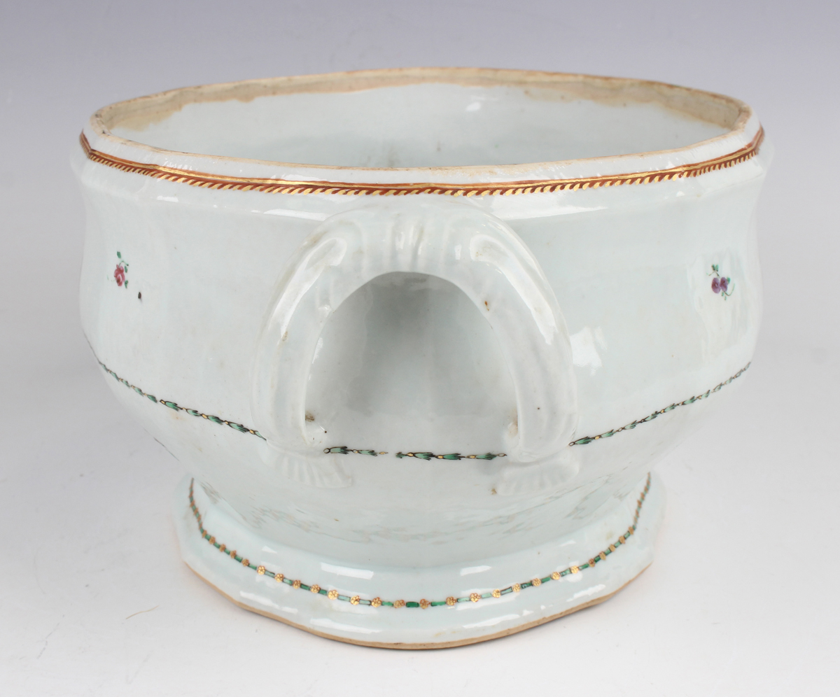 A Chinese export porcelain soup tureen, cover and stand, Qianlong period, each of shaped oval - Image 11 of 20