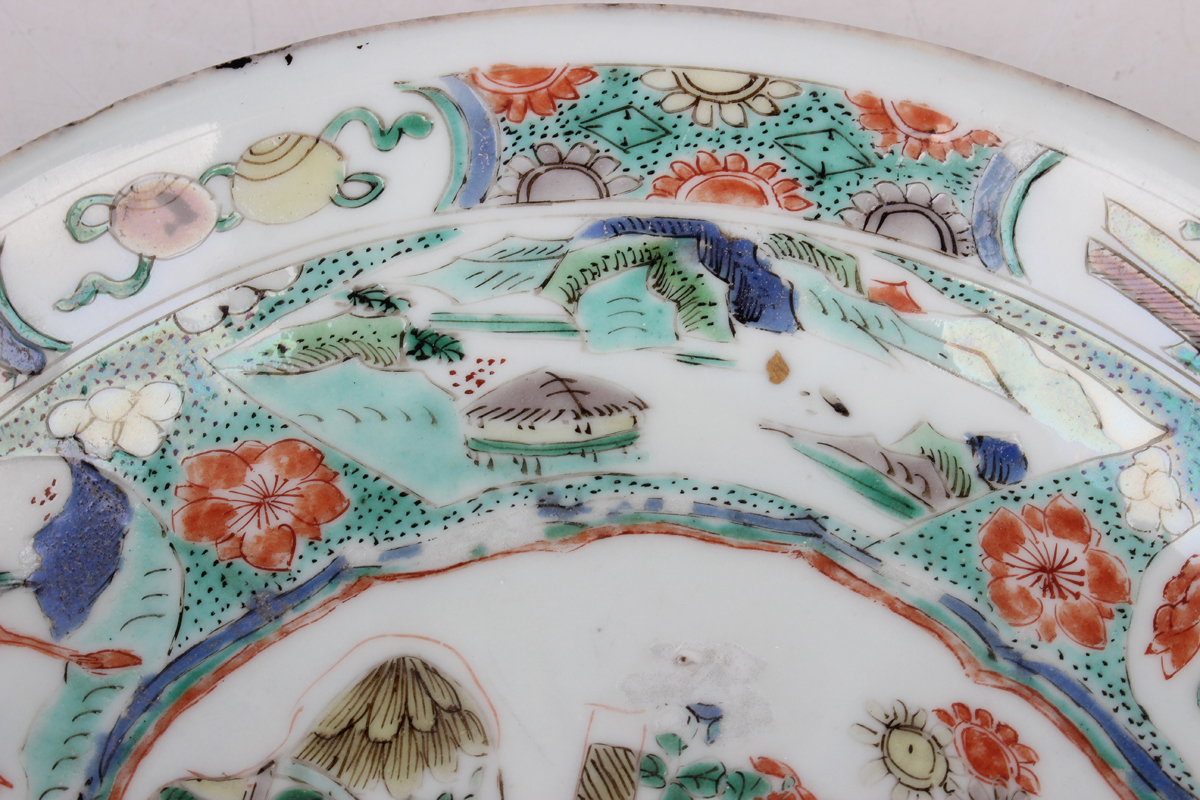 A Chinese famille verte export porcelain saucer dish, Kangxi period, the centre painted with a - Image 10 of 13