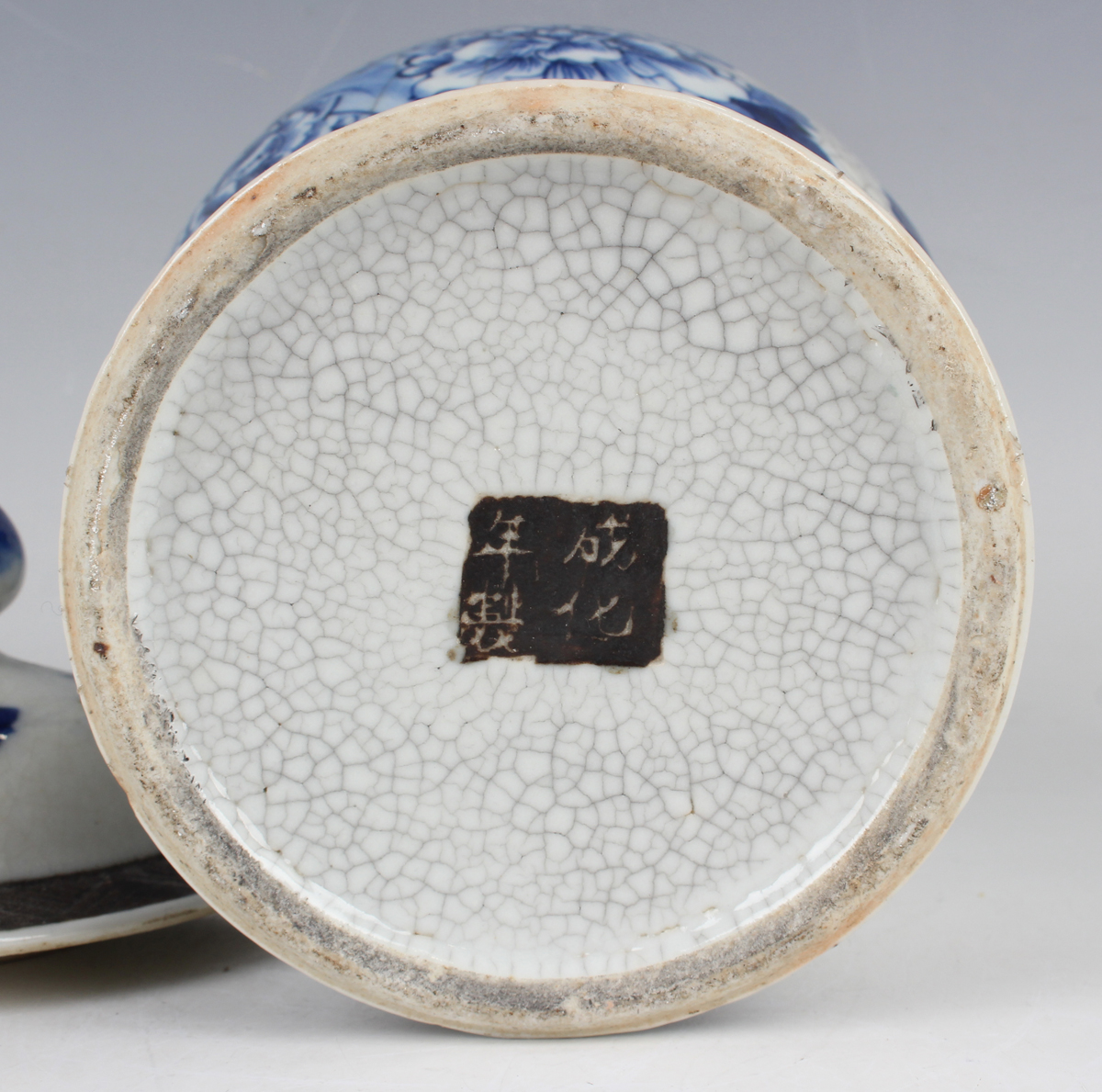 A Chinese blue and white crackle glazed porcelain jar and cover, late 19th/early 20th century, the - Image 6 of 9