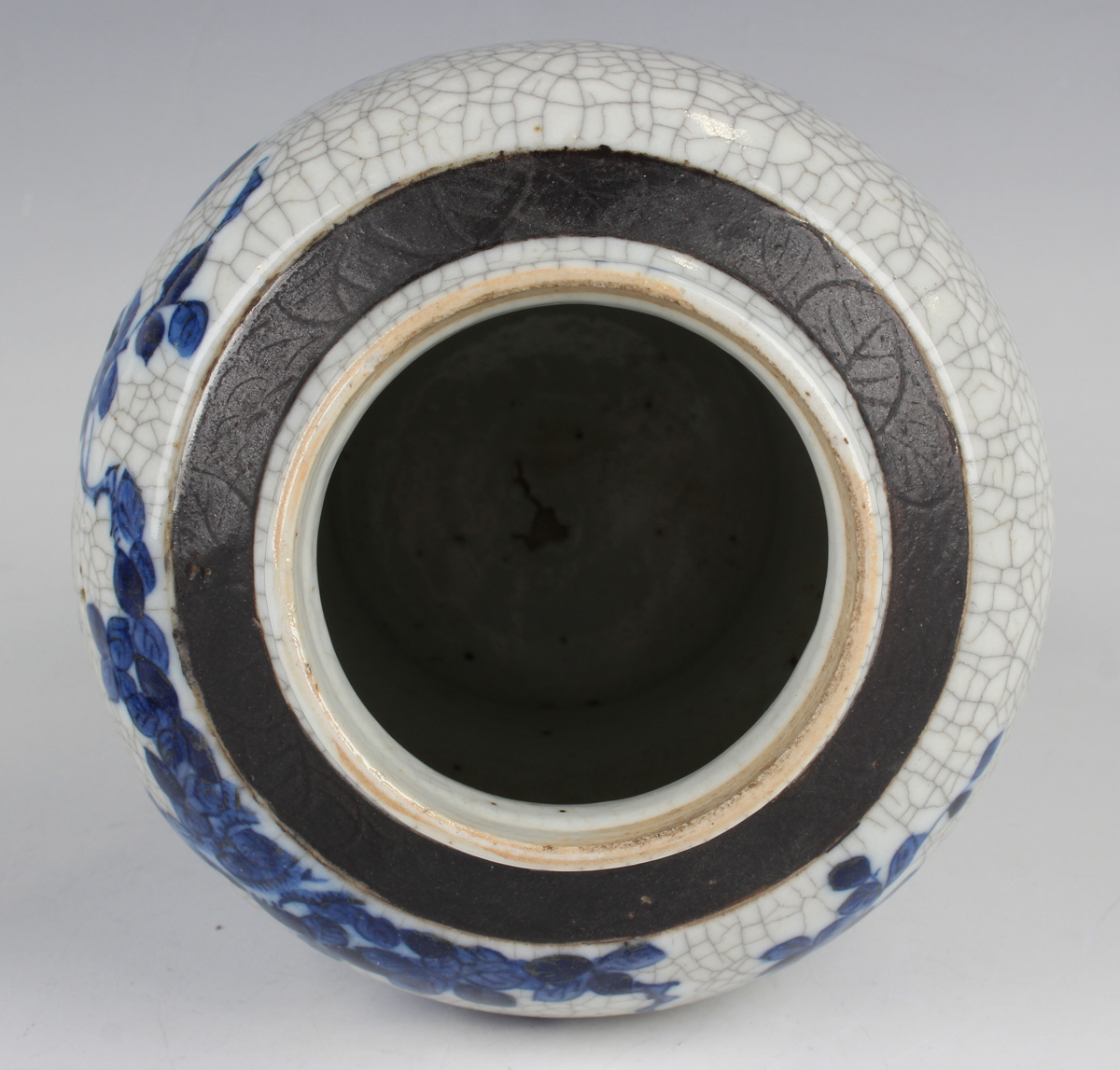 A Chinese blue and white crackle glazed porcelain jar and cover, late 19th/early 20th century, the - Image 4 of 9