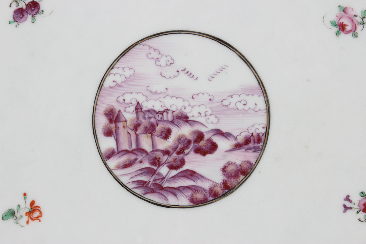 A graduated set of three Chinese export porcelain meat dishes, Qianlong period, each with shaped - Image 6 of 18