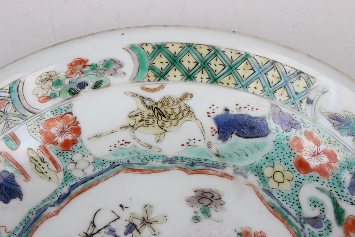 A Chinese famille verte export porcelain saucer dish, Kangxi period, the centre painted with a - Image 12 of 13