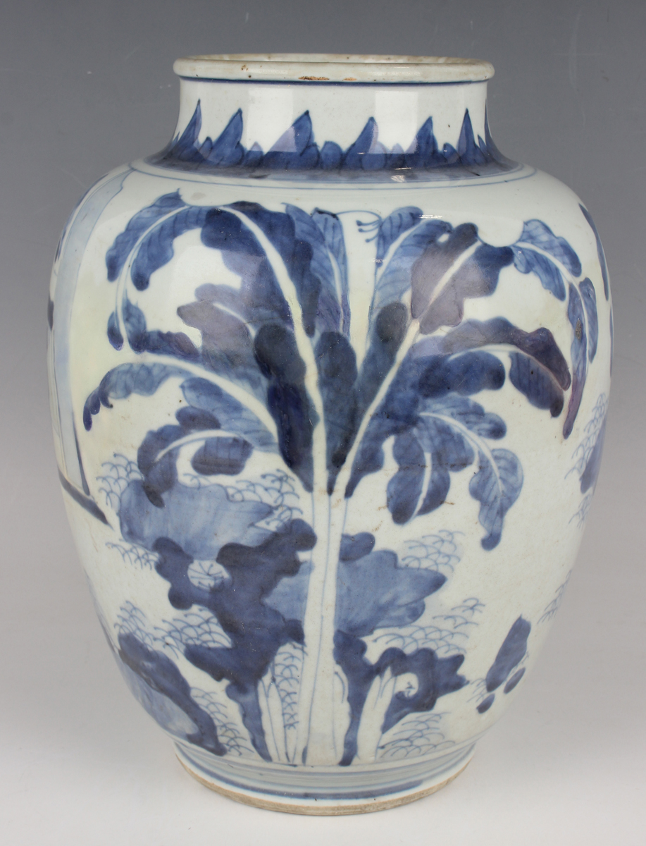 A Chinese blue and white porcelain jar, Transitional period, mid-17th century, of shouldered ovoid - Image 12 of 12