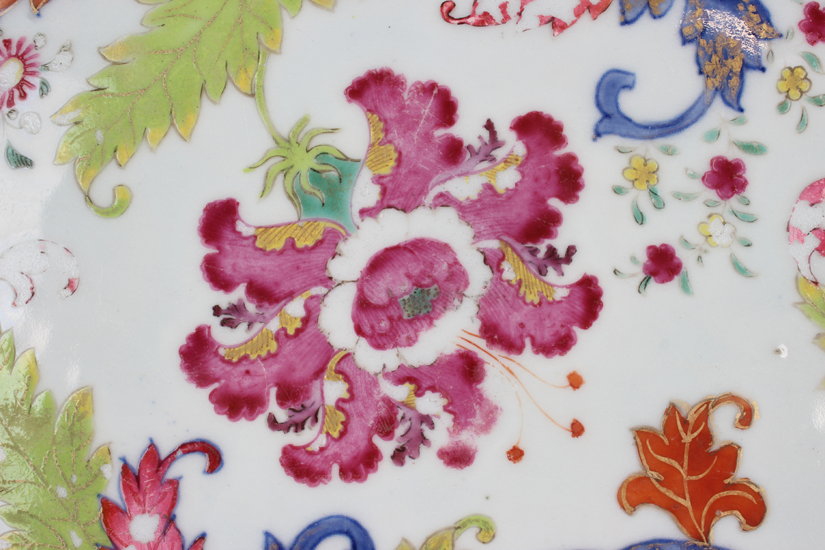 A graduated pair of Chinese pseudo tobacco leaf pattern export porcelain meat dishes, each - Image 9 of 25